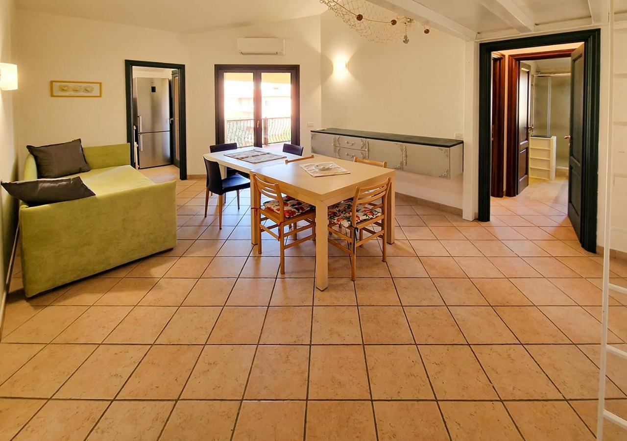 Murphy Holiday Home - Residenza Aldo Moro 02 La Maddalena  Bagian luar foto