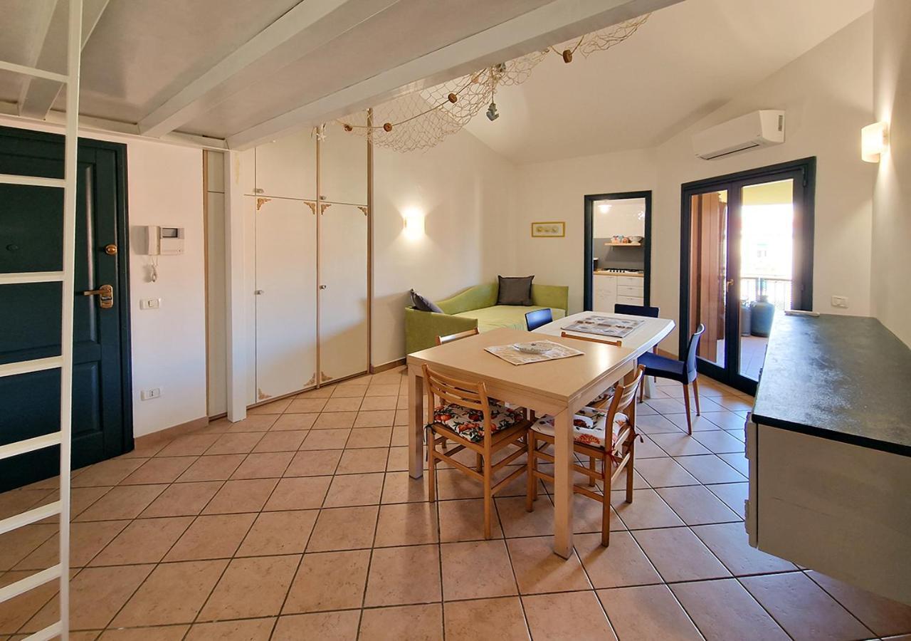 Murphy Holiday Home - Residenza Aldo Moro 02 La Maddalena  Bagian luar foto