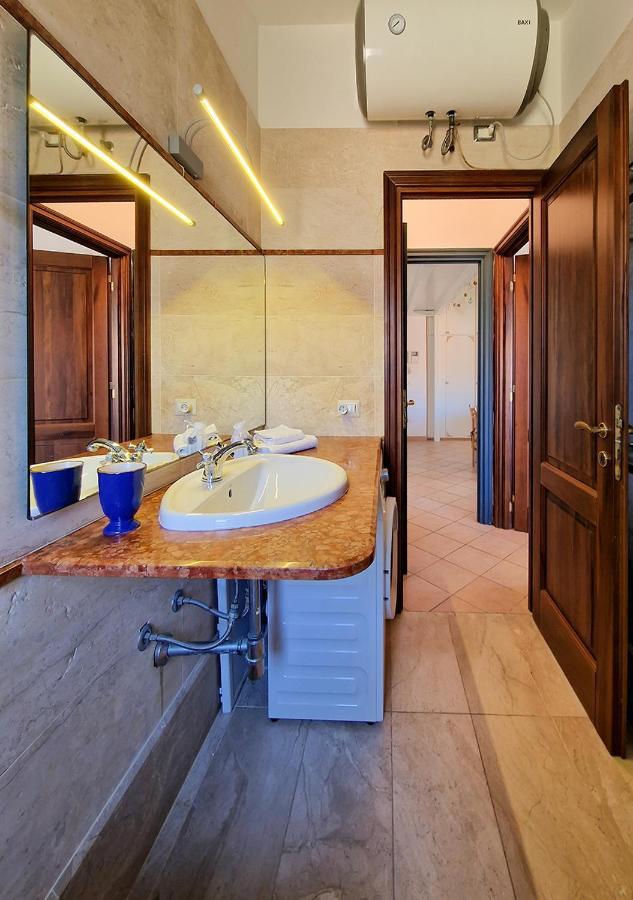 Murphy Holiday Home - Residenza Aldo Moro 02 La Maddalena  Bagian luar foto